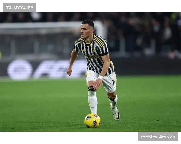 加斯佩里尼战术板曝光贝利内切科斯蒂奇传中双核引领进攻体系