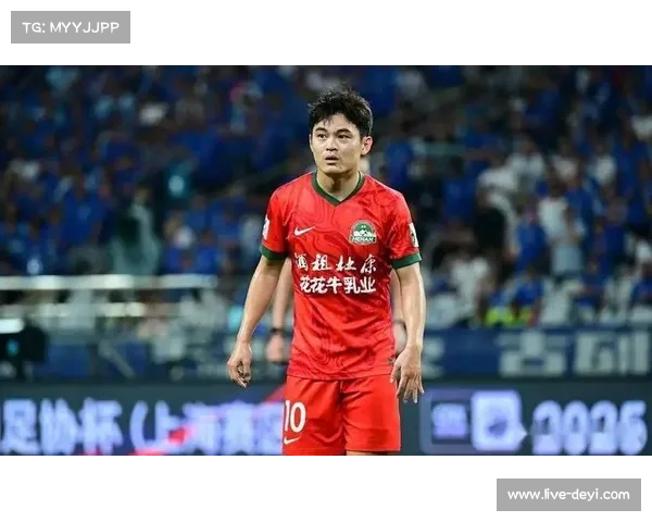 云南玉昆队内对抗赛橙队3-2胜白队，新援黄紫昌、克莱伯等人取得进球。