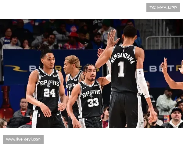 勇士126-113击败尼克斯，库里27分7助攻触底反弹